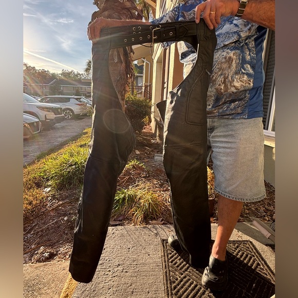 🏍️ Men’s Unik International Deep Pocket Leather Chaps Sz XL - Picture 2 of 10